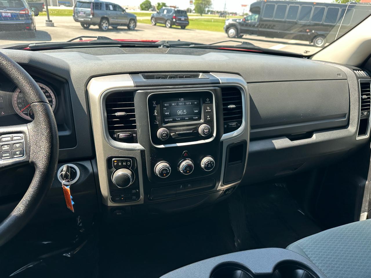 RAM 1500 SLT Quad Cab 4WD 2016