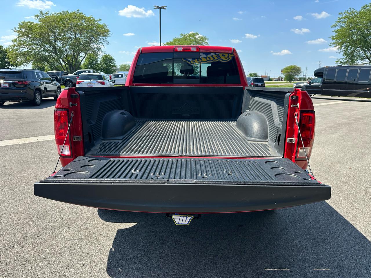 RAM 1500 SLT Quad Cab 4WD 2016