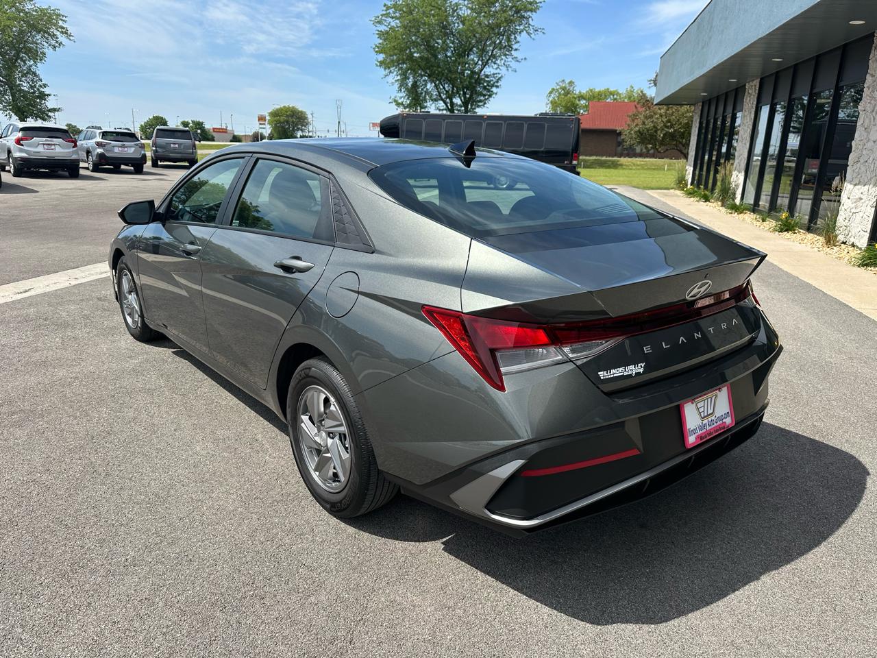 Hyundai Elantra SE 2025