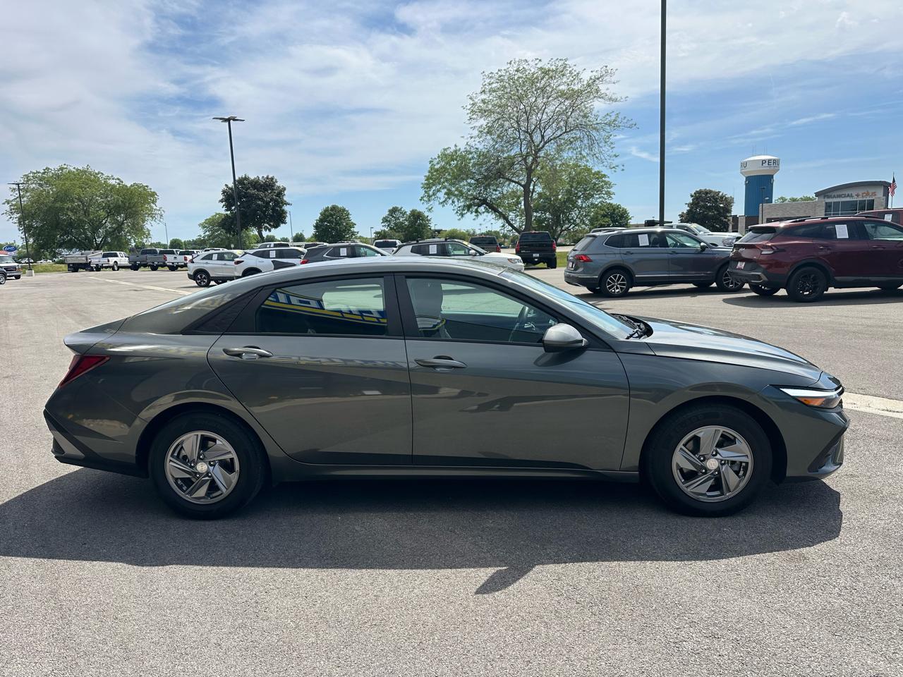 Hyundai Elantra SE 2025