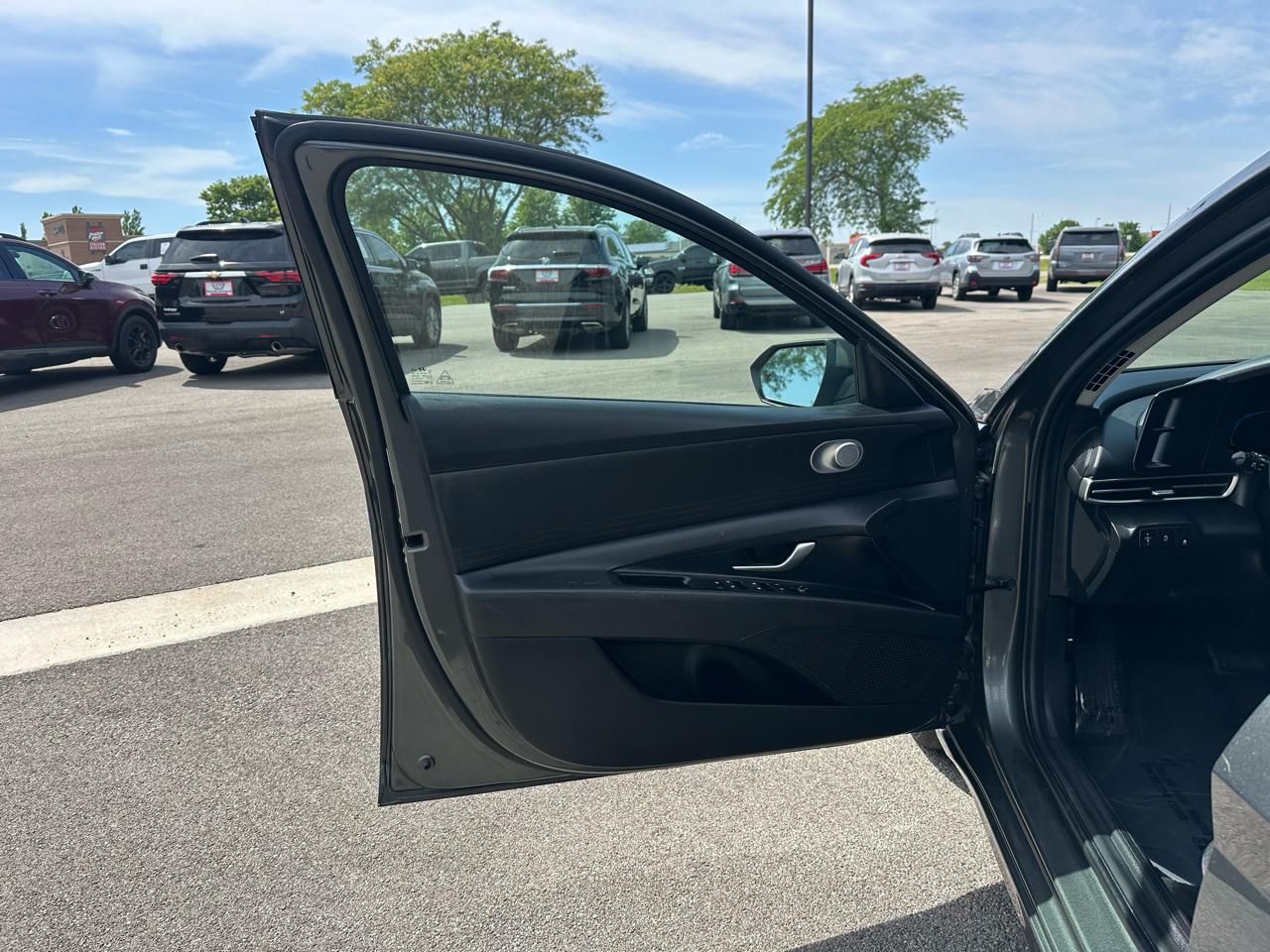 Hyundai Elantra SE 2025