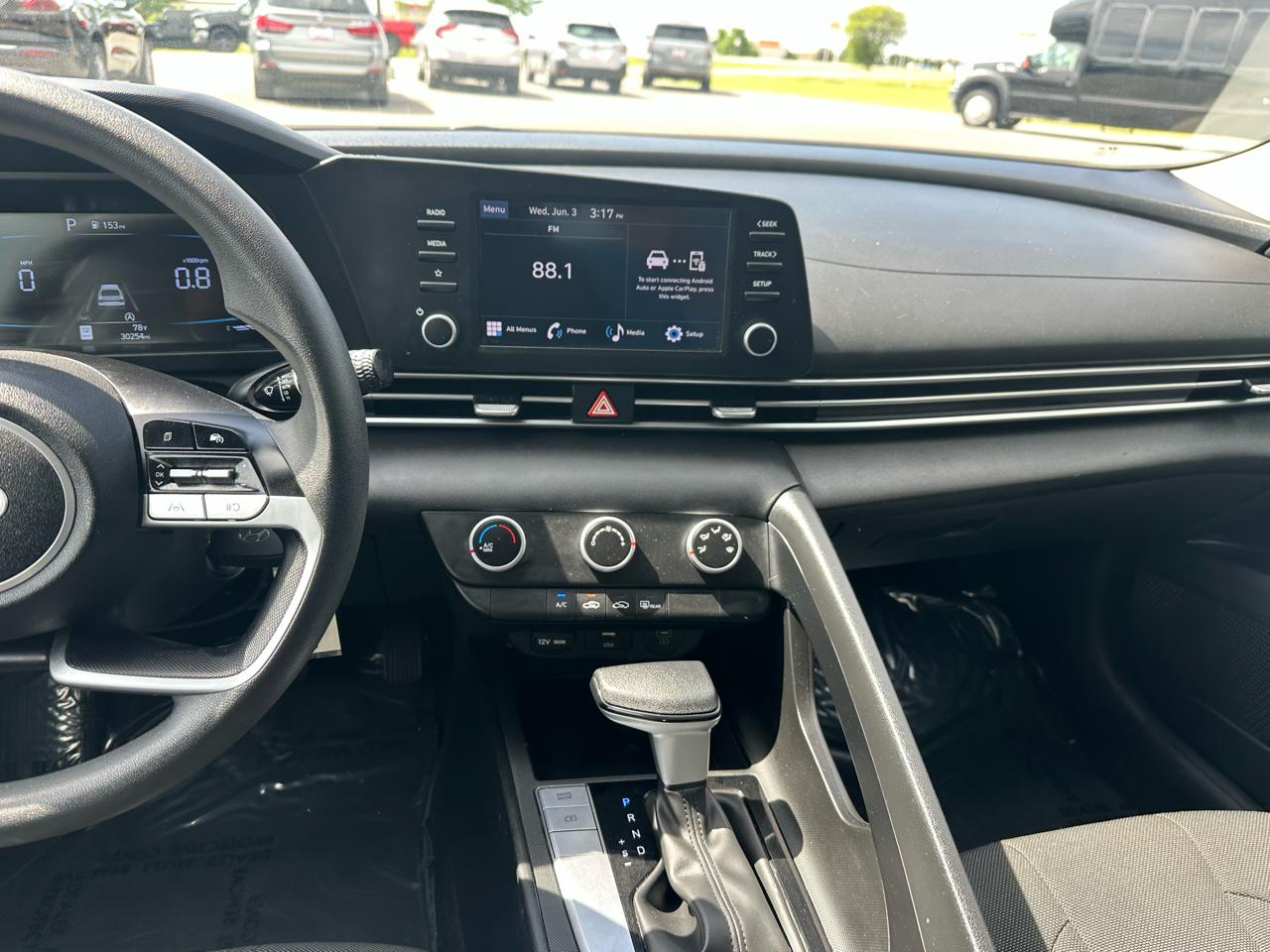 Hyundai Elantra SE 2025