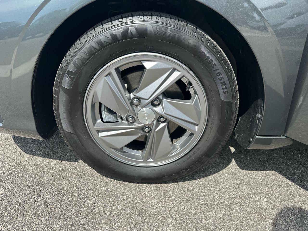 Hyundai Elantra SE 2025