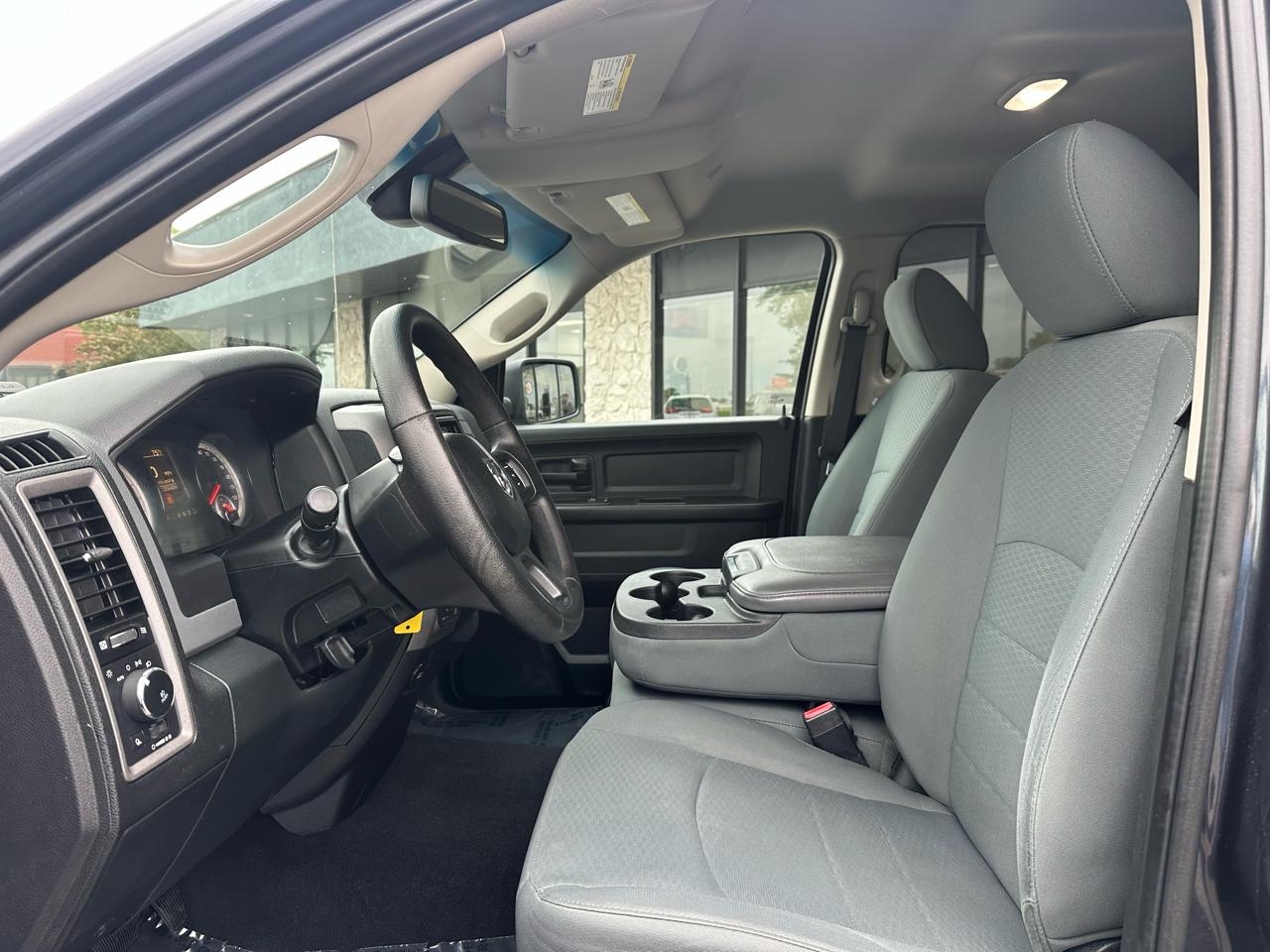 RAM 1500 Tradesman Quad Cab 4WD 2017
