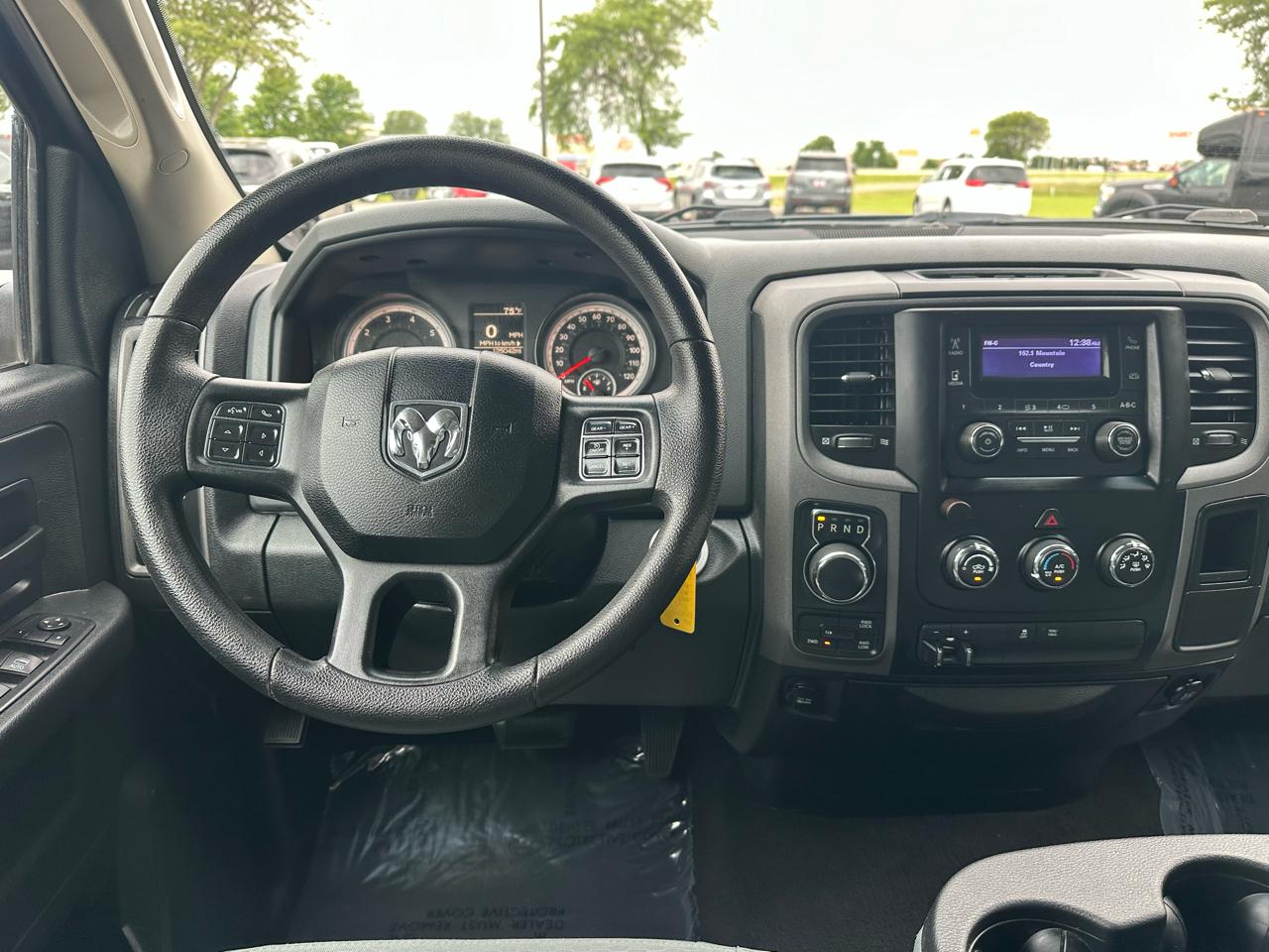 RAM 1500 Tradesman Quad Cab 4WD 2017