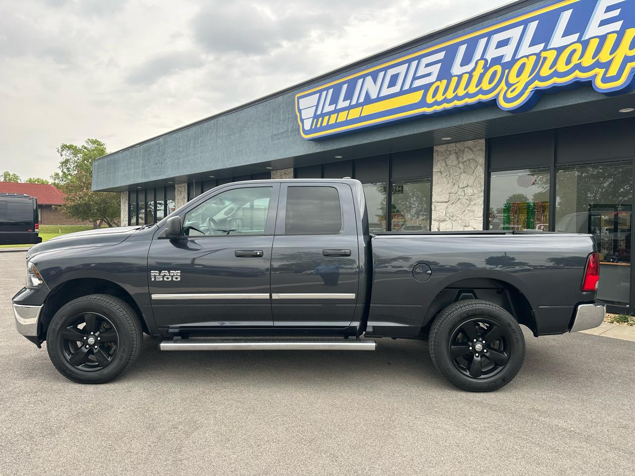 RAM 1500 Tradesman Quad Cab 4WD 2017