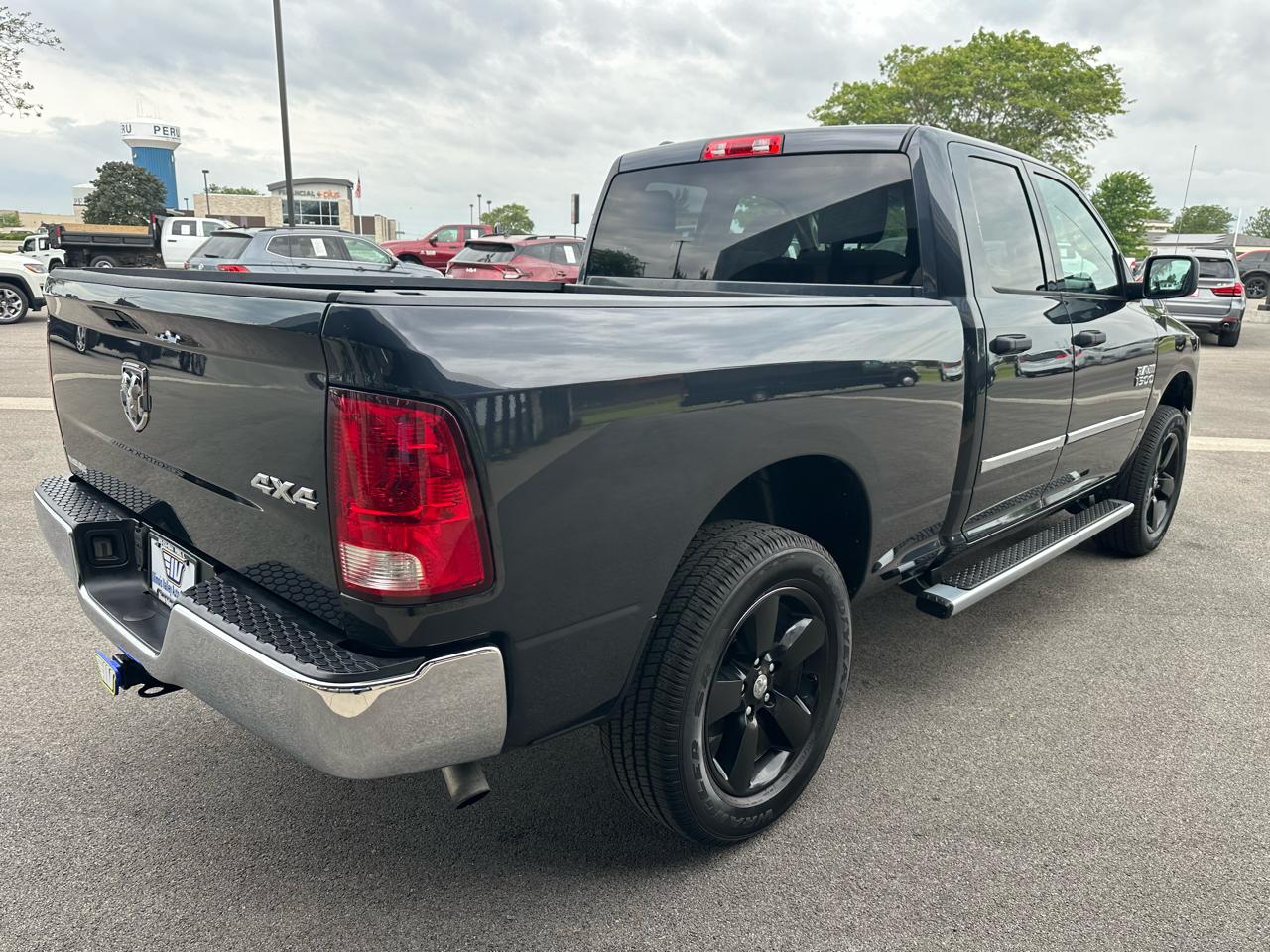 RAM 1500 Tradesman Quad Cab 4WD 2017