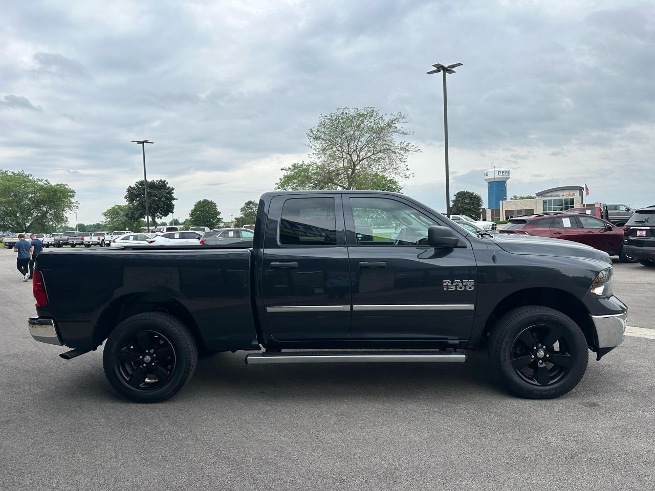 RAM 1500 Tradesman Quad Cab 4WD 2017