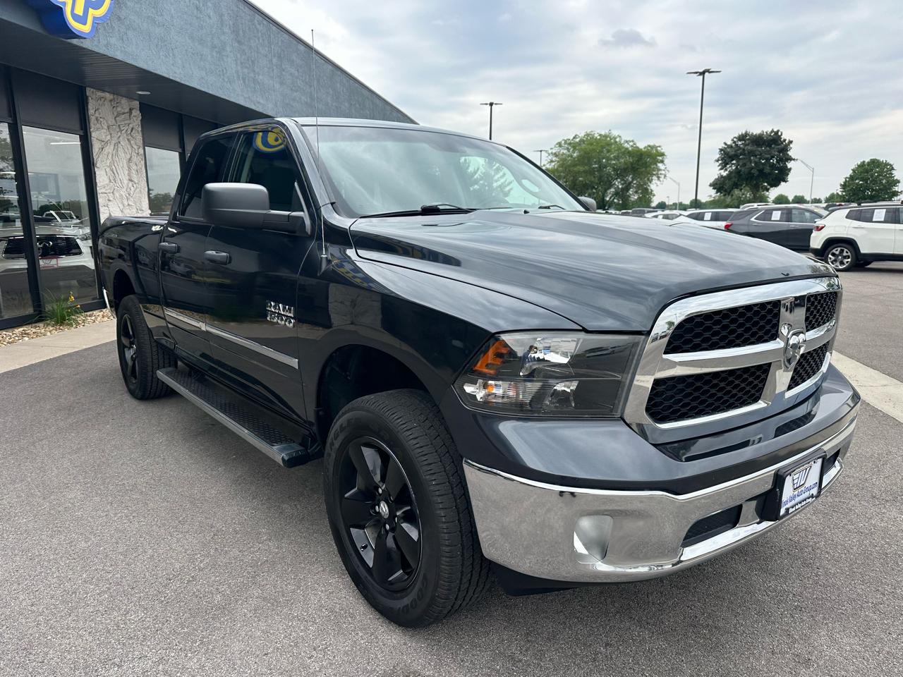RAM 1500 Tradesman Quad Cab 4WD 2017