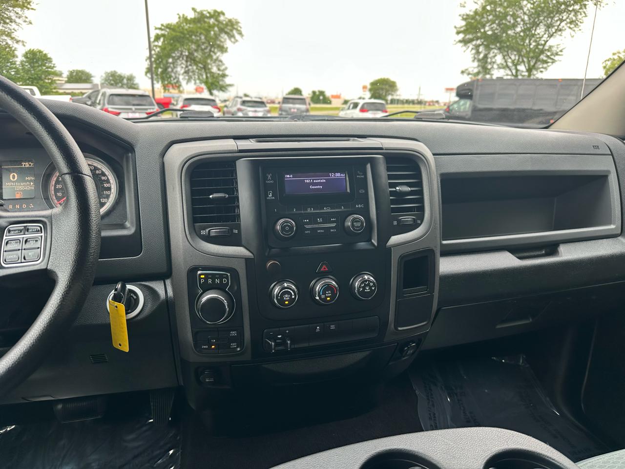 RAM 1500 Tradesman Quad Cab 4WD 2017