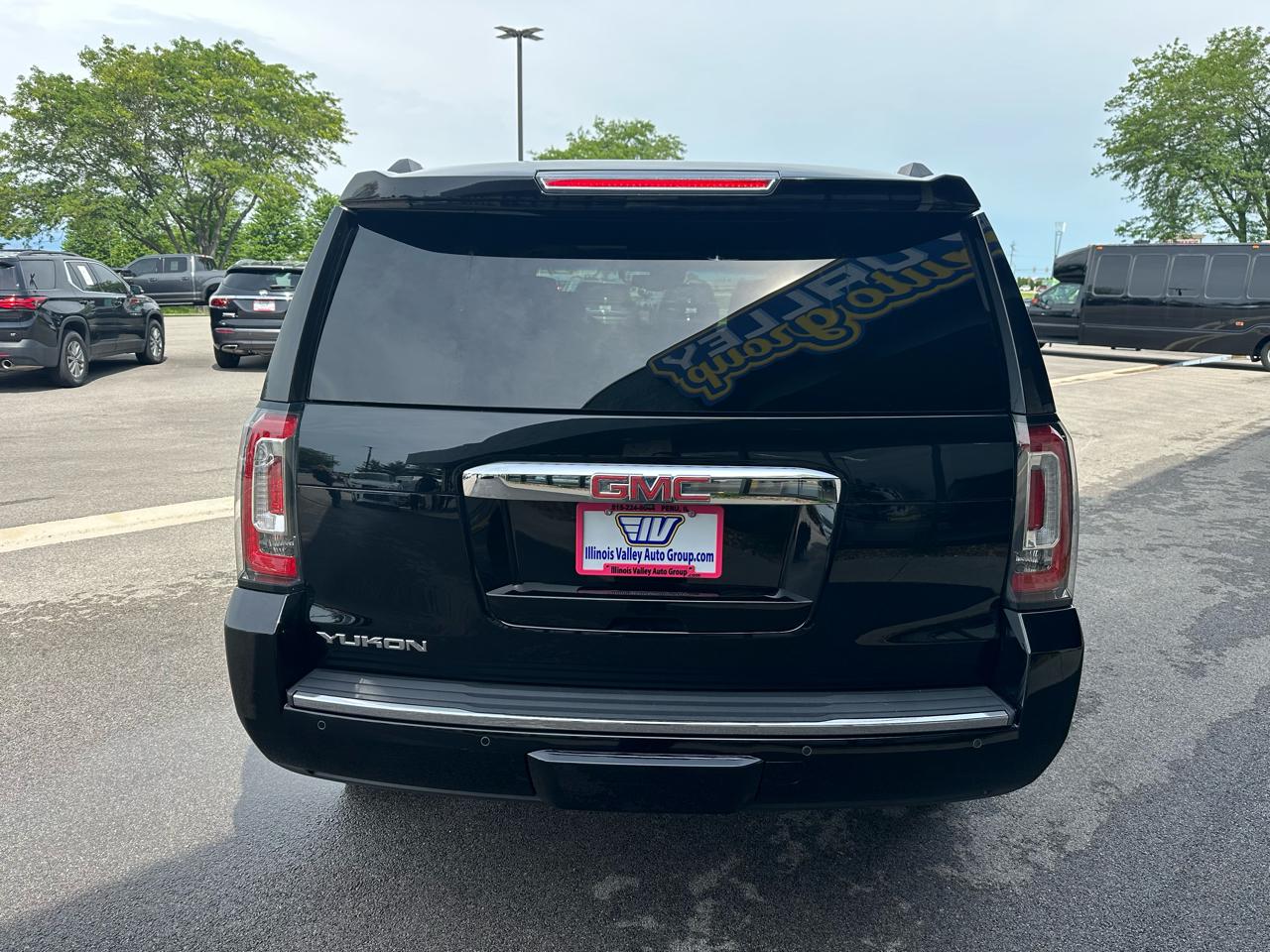 GMC Yukon Denali 4WD 2016