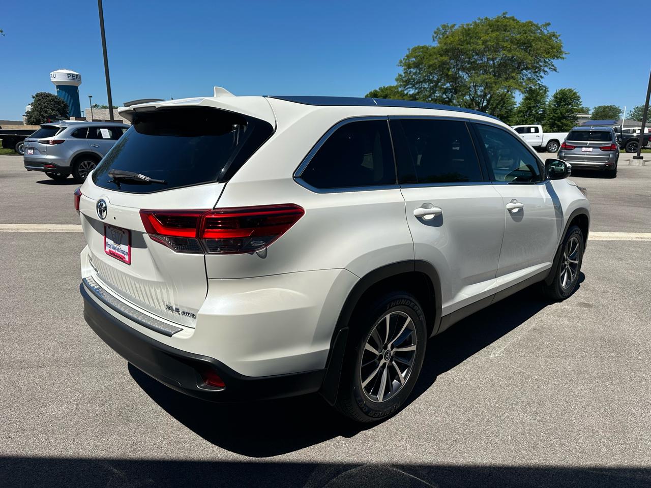 Toyota Highlander XLE AWD V6 2019