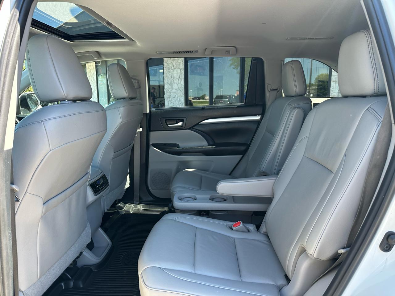 Toyota Highlander XLE AWD V6 2019