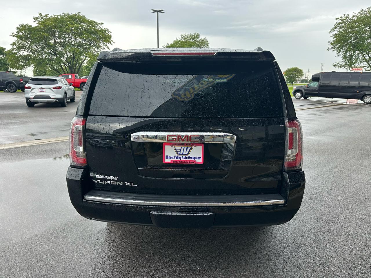 GMC Yukon XL Denali 4WD 2019