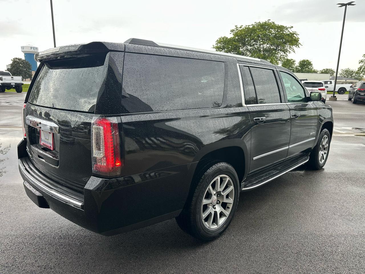GMC Yukon XL Denali 4WD 2019