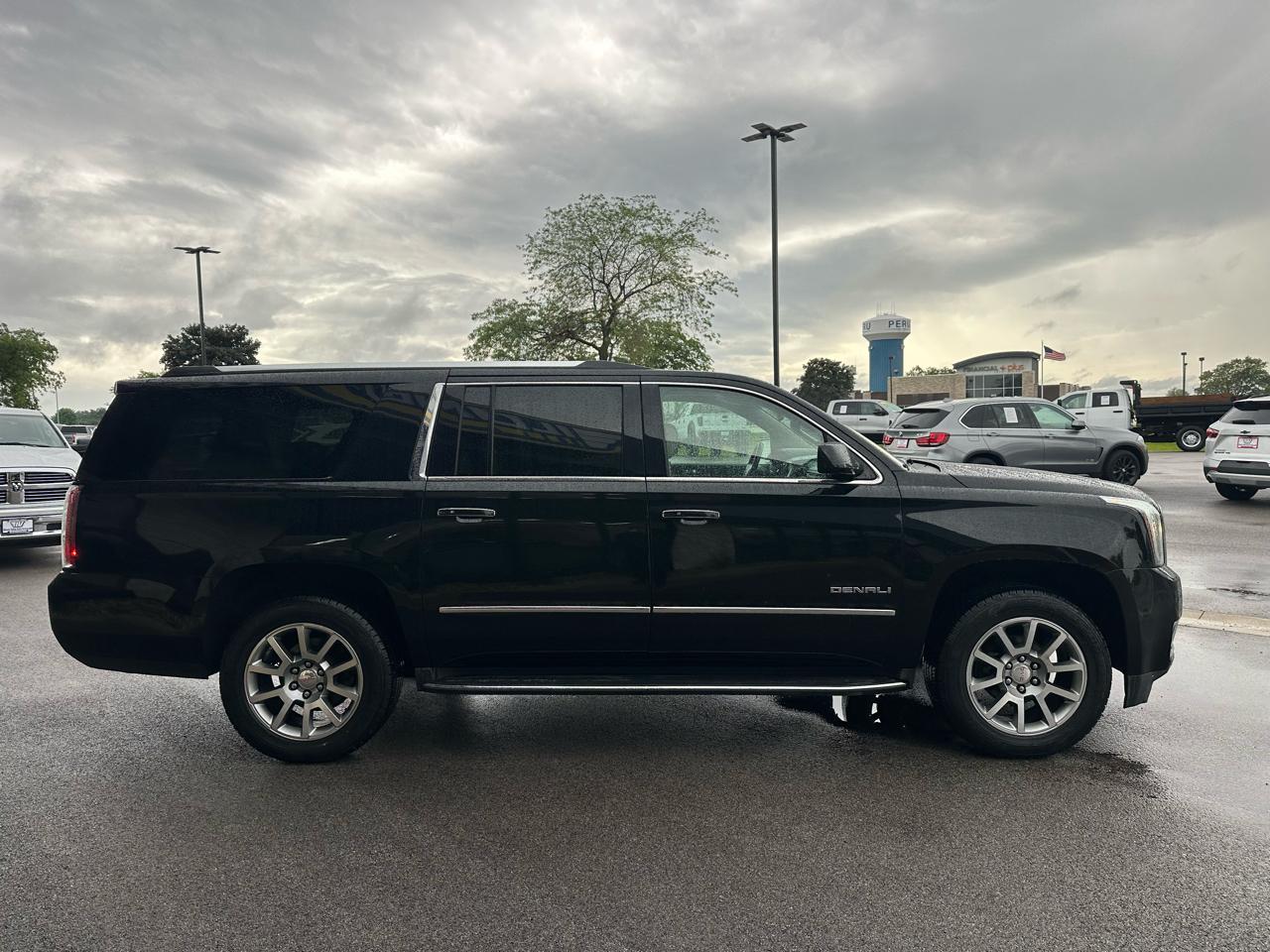 GMC Yukon XL Denali 4WD 2019