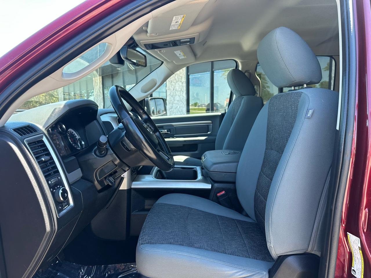 RAM 1500 Big Horn Crew Cab 4WD 2017