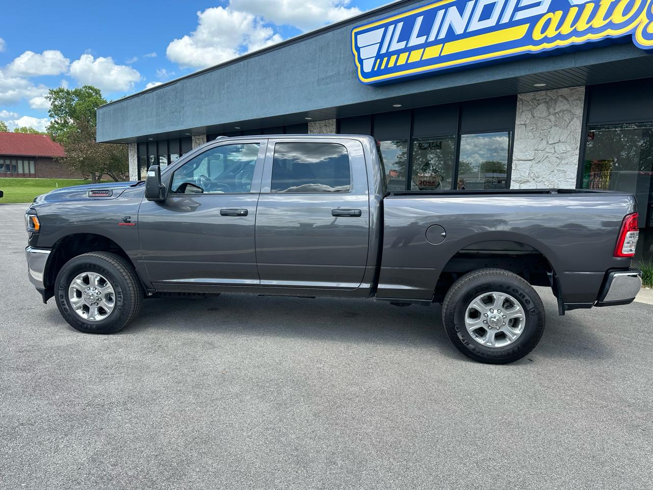 RAM 2500 Tradesman Crew Cab 4WD 2024
