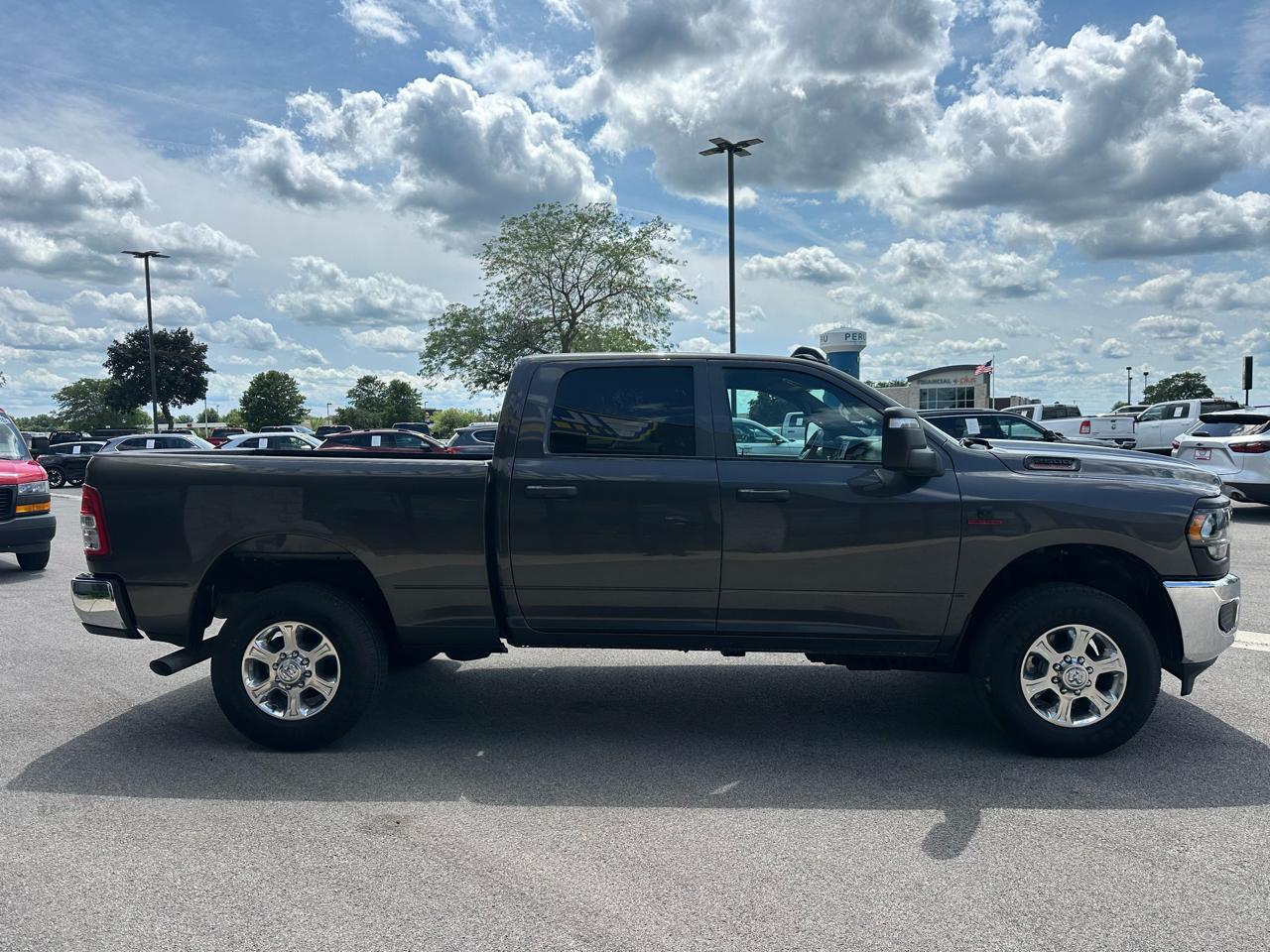 RAM 2500 Tradesman Crew Cab 4WD 2024