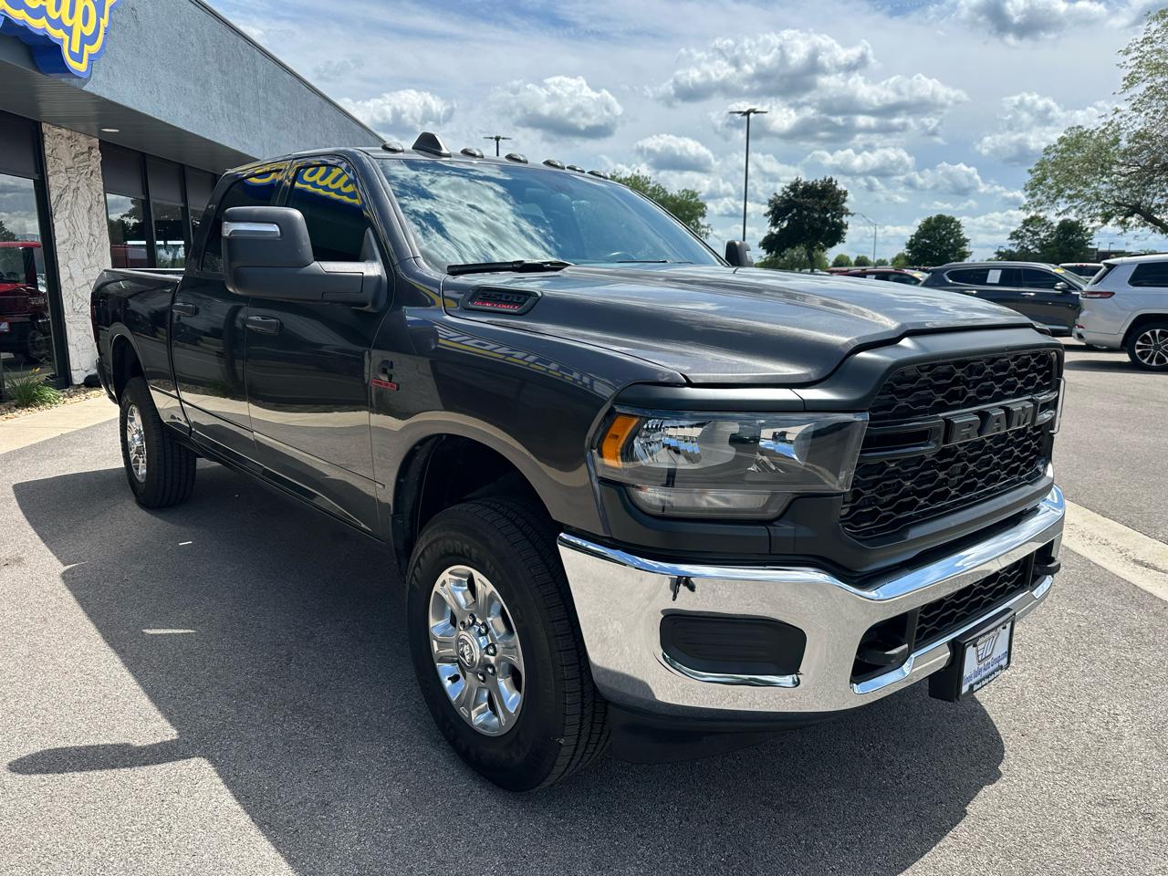 RAM 2500 Tradesman Crew Cab 4WD 2024