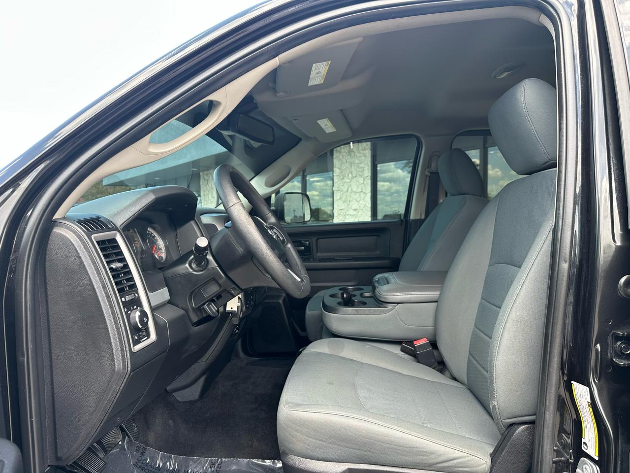 RAM 1500 Express 4x4 Crew Cab 5'7" Box 2018