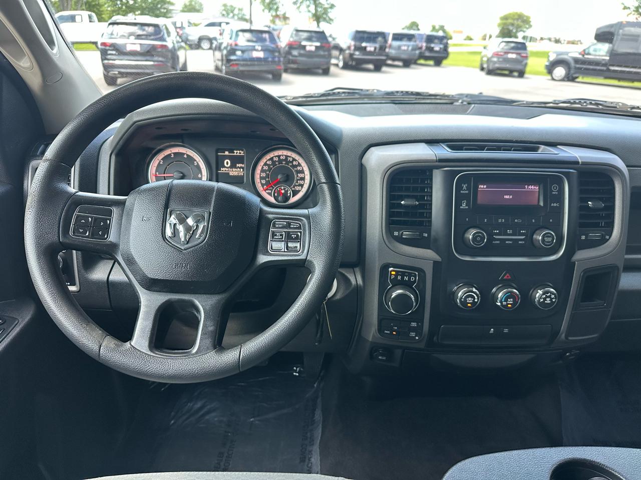RAM 1500 Express 4x4 Crew Cab 5'7" Box 2018