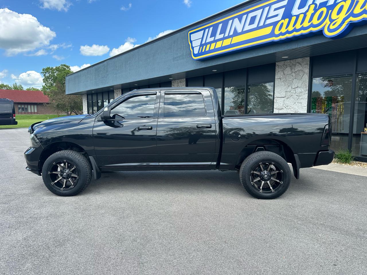 RAM 1500 Express 4x4 Crew Cab 5'7" Box 2018