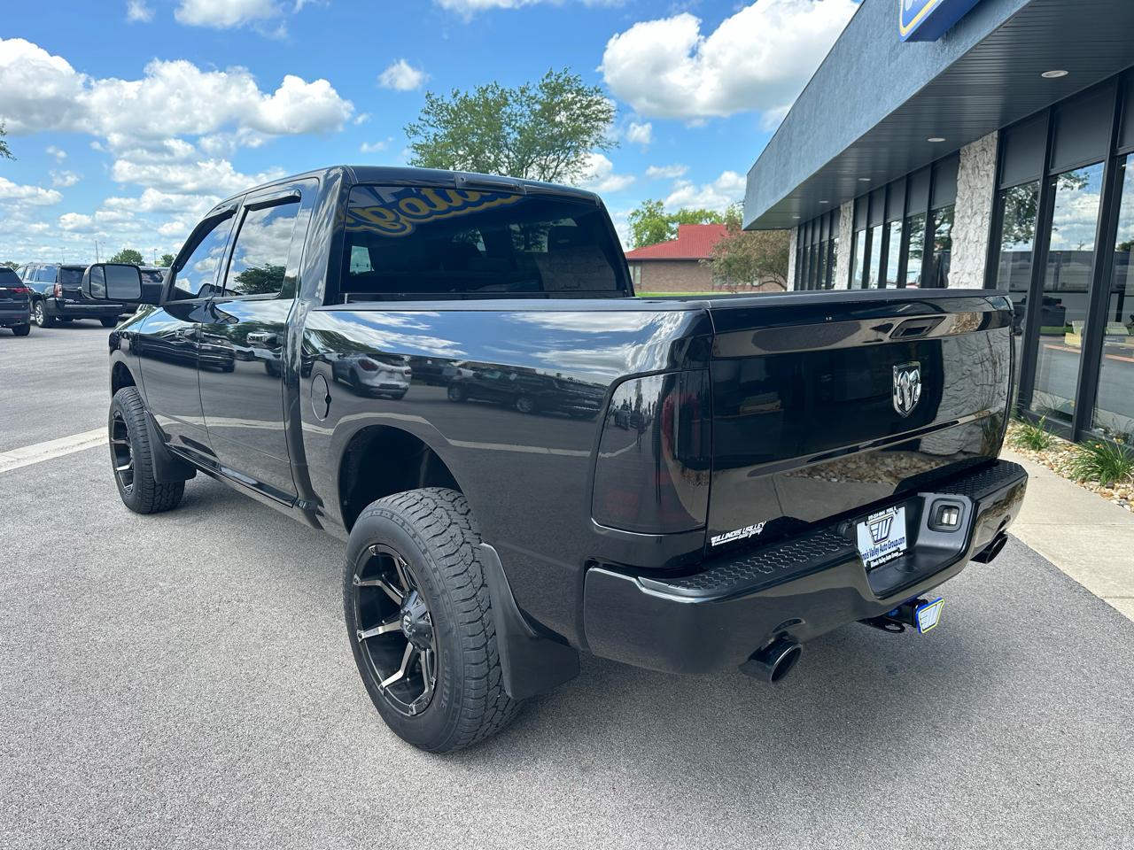 RAM 1500 Express 4x4 Crew Cab 5'7" Box 2018