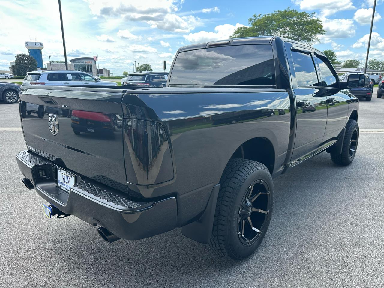 RAM 1500 Express 4x4 Crew Cab 5'7" Box 2018