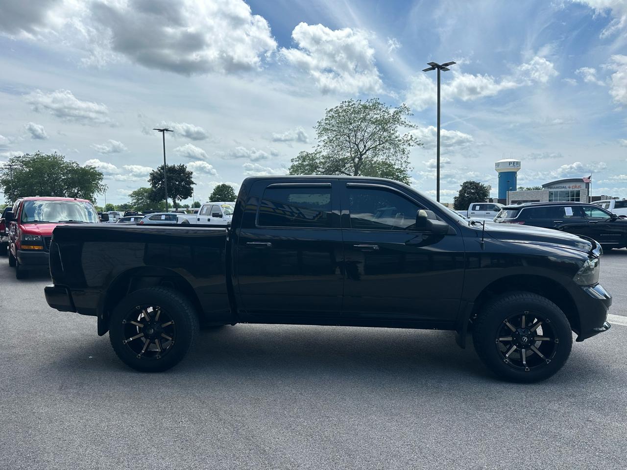 RAM 1500 Express 4x4 Crew Cab 5'7" Box 2018