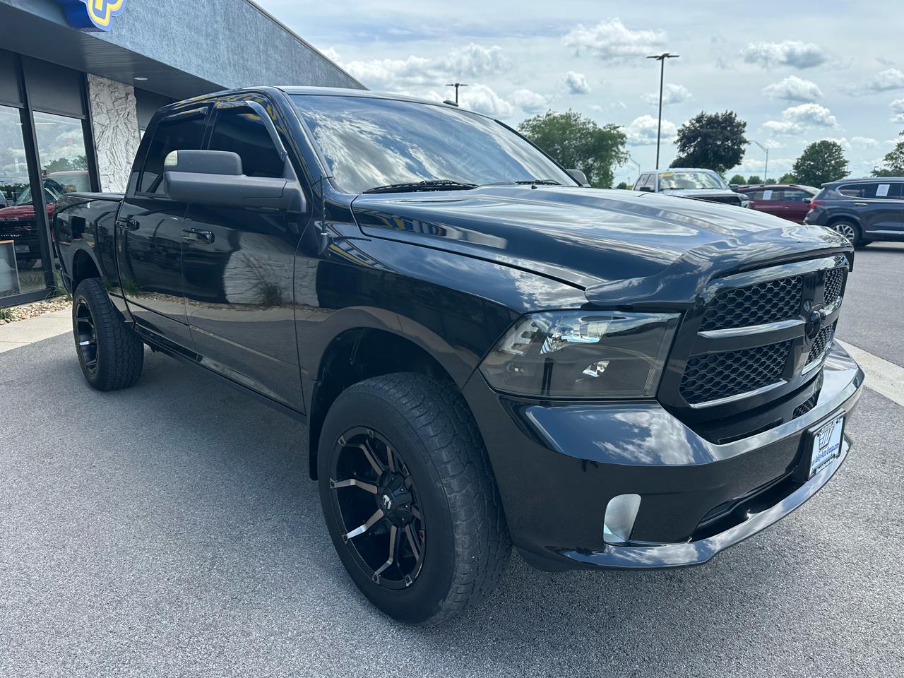 RAM 1500 Express 4x4 Crew Cab 5'7" Box 2018