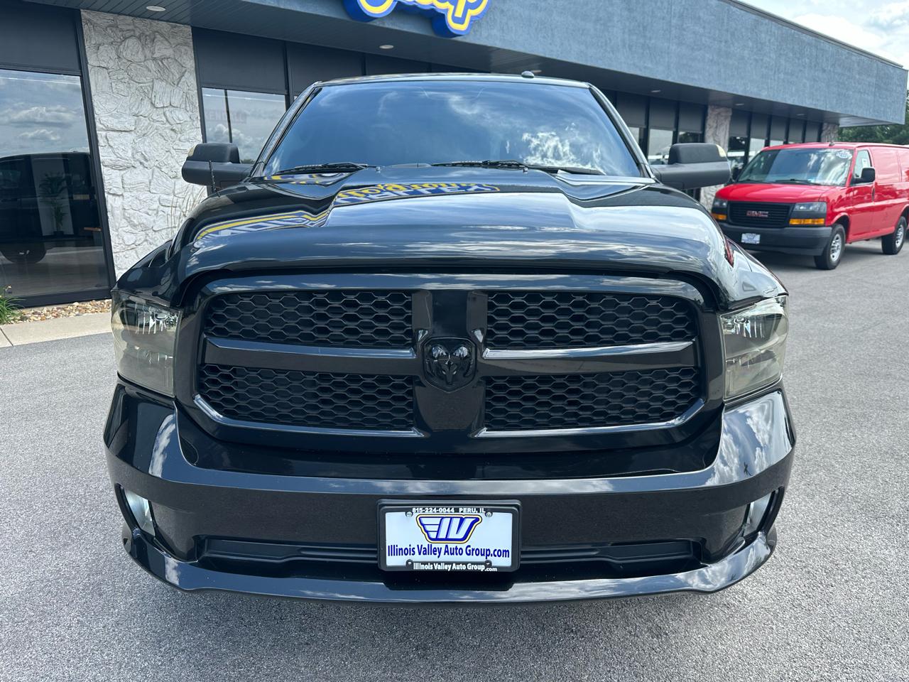 RAM 1500 Express 4x4 Crew Cab 5'7" Box 2018
