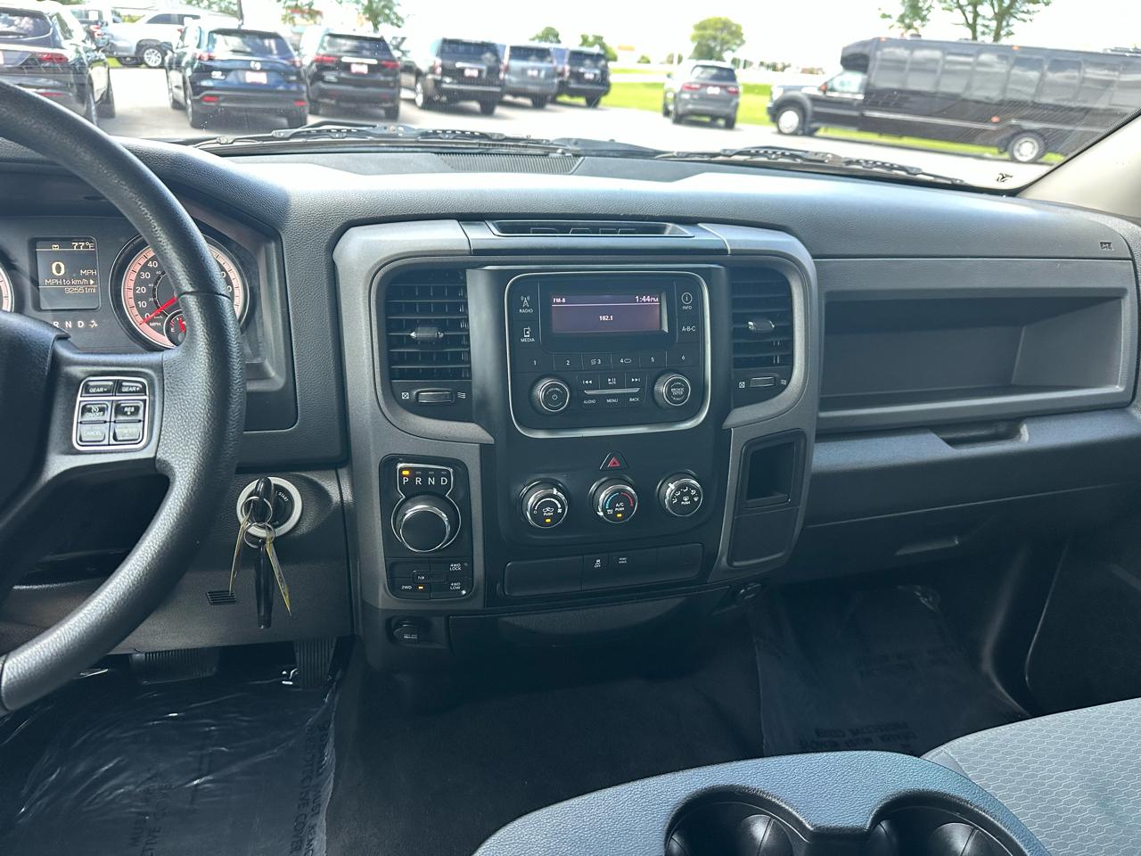 RAM 1500 Express 4x4 Crew Cab 5'7" Box 2018