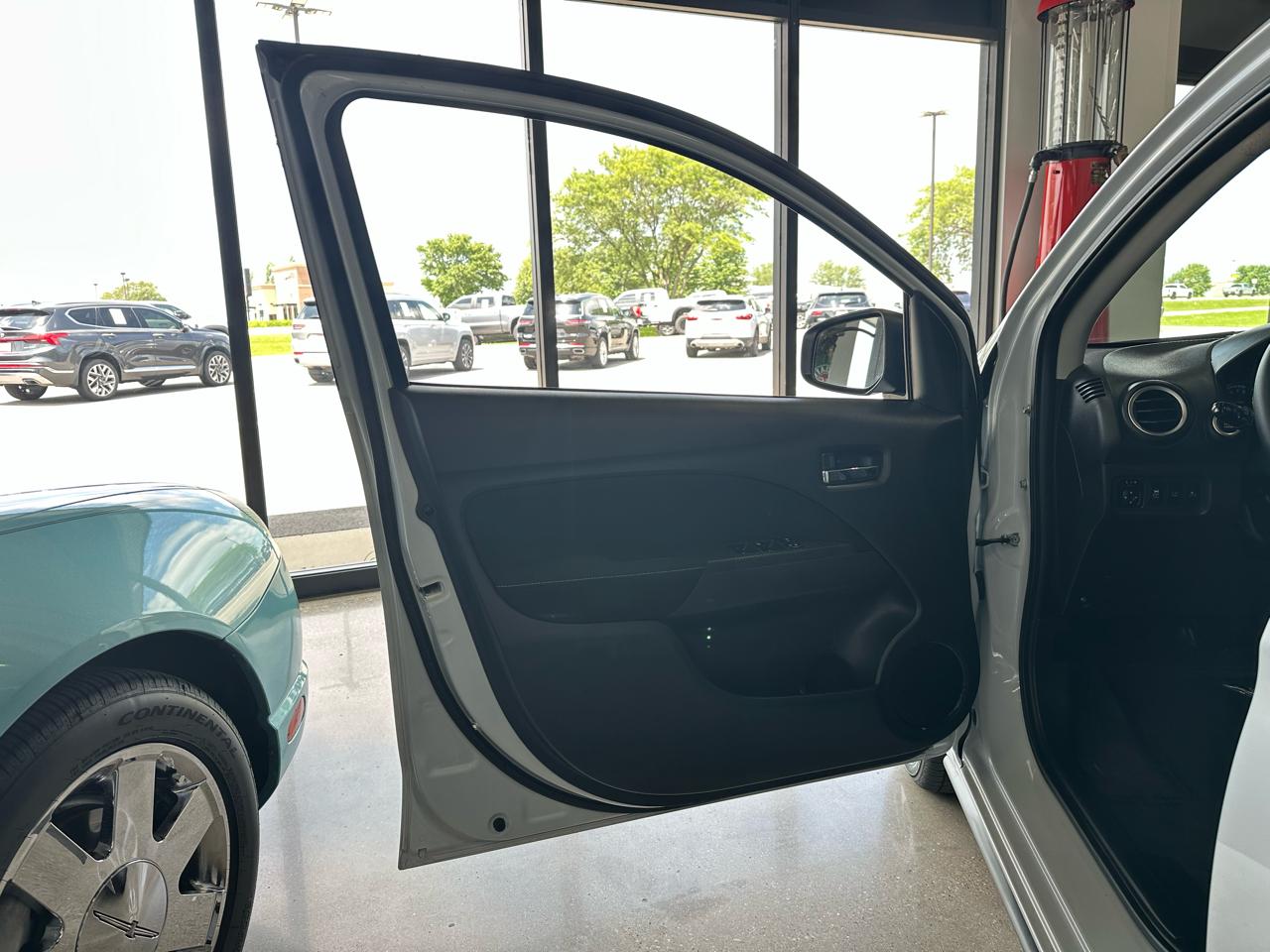 Mitsubishi Mirage SE 2024