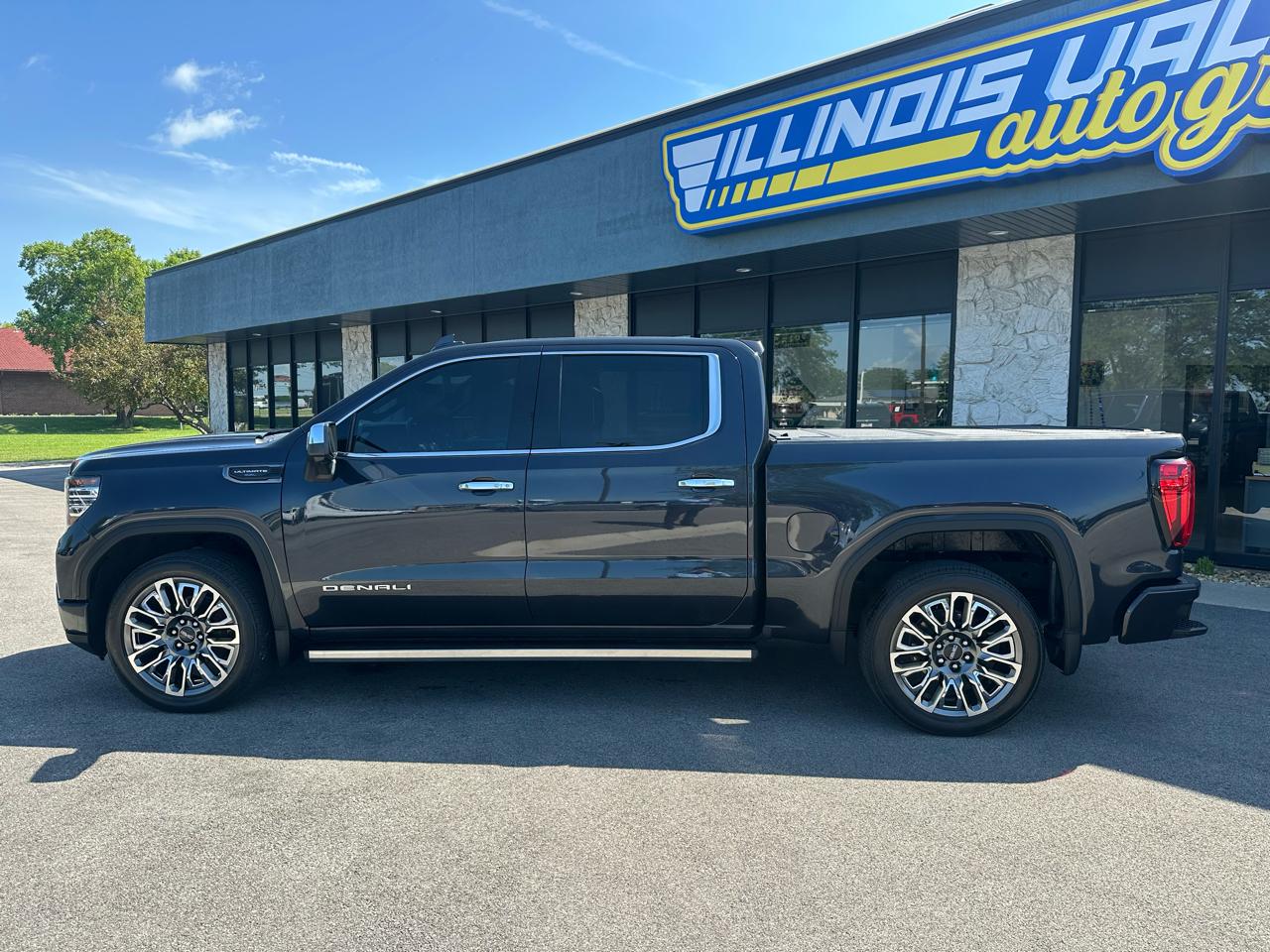 GMC Sierra 1500 Denali Ultimate Crew Cab 4WD 2024