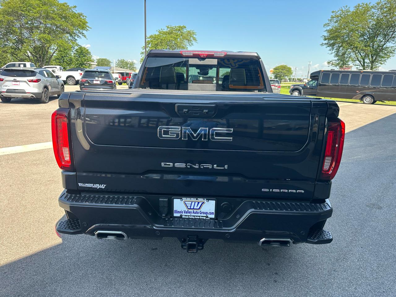 GMC Sierra 1500 Denali Ultimate Crew Cab 4WD 2024