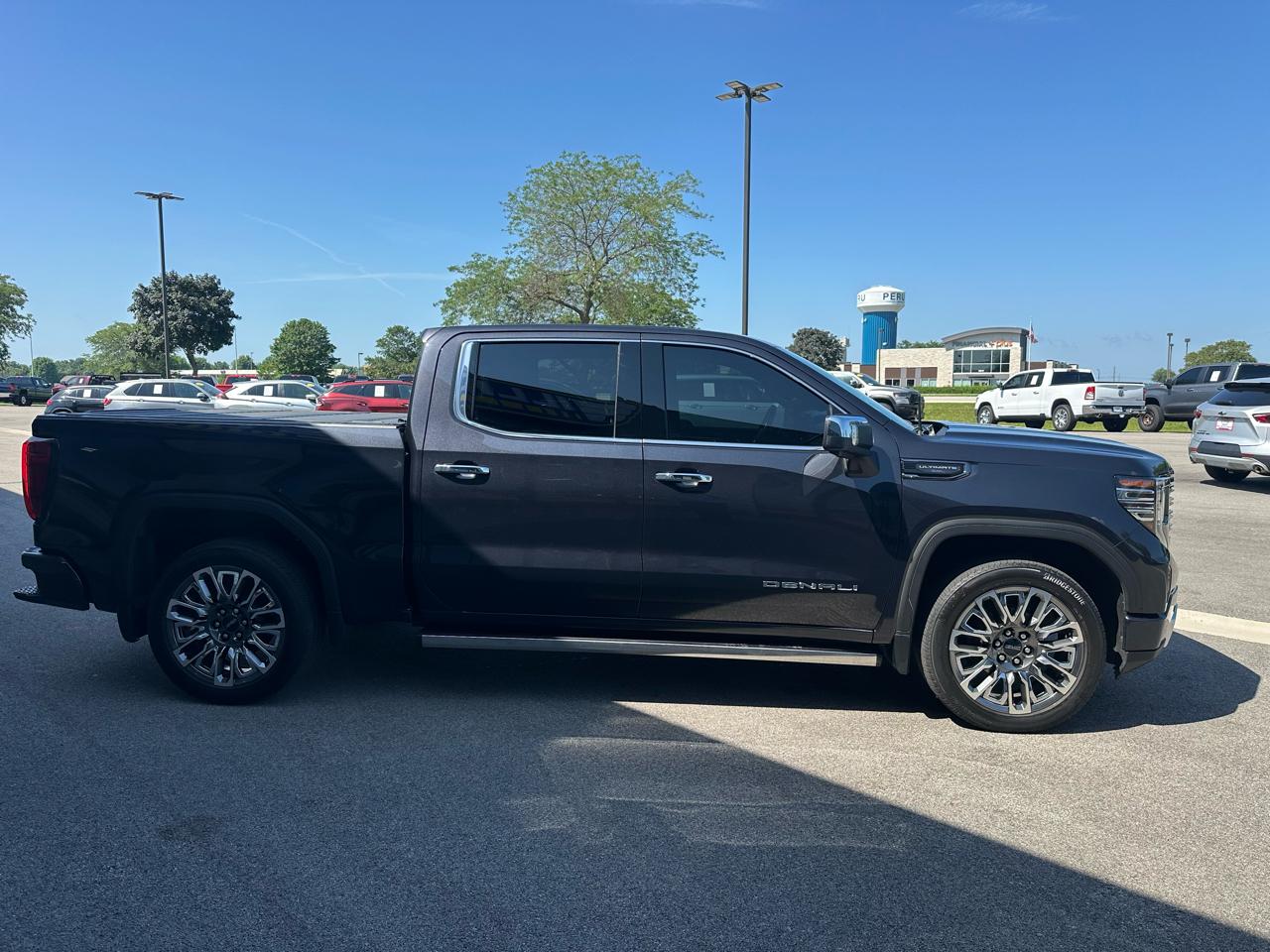 GMC Sierra 1500 Denali Ultimate Crew Cab 4WD 2024
