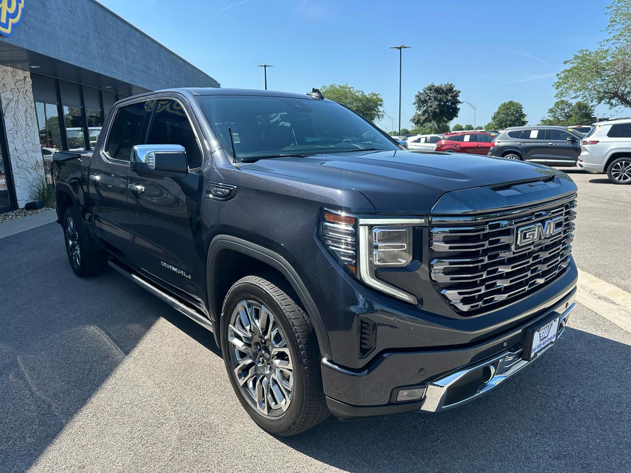 GMC Sierra 1500 Denali Ultimate Crew Cab 4WD 2024
