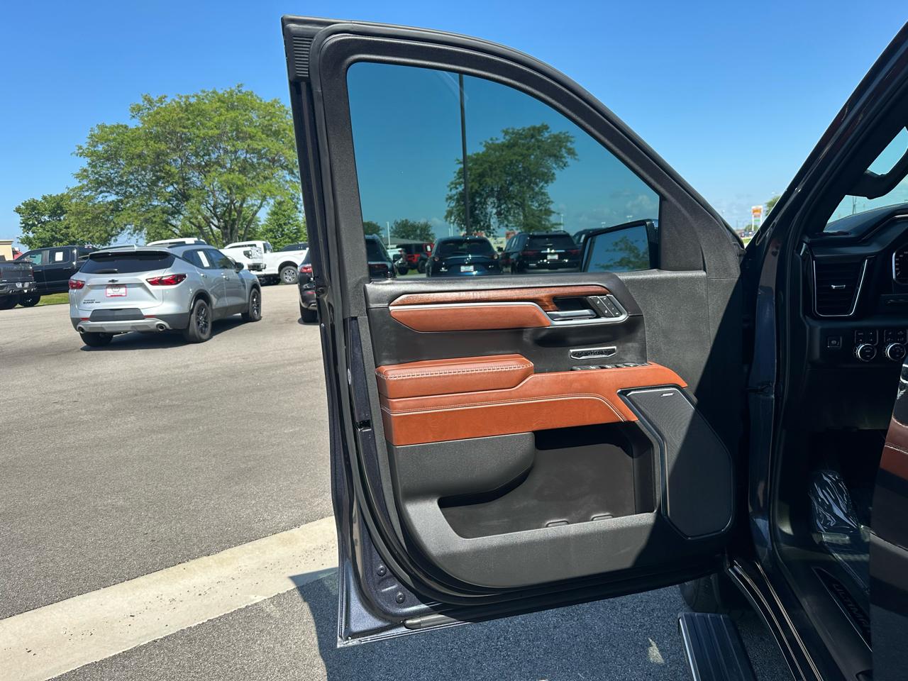 GMC Sierra 1500 Denali Ultimate Crew Cab 4WD 2024