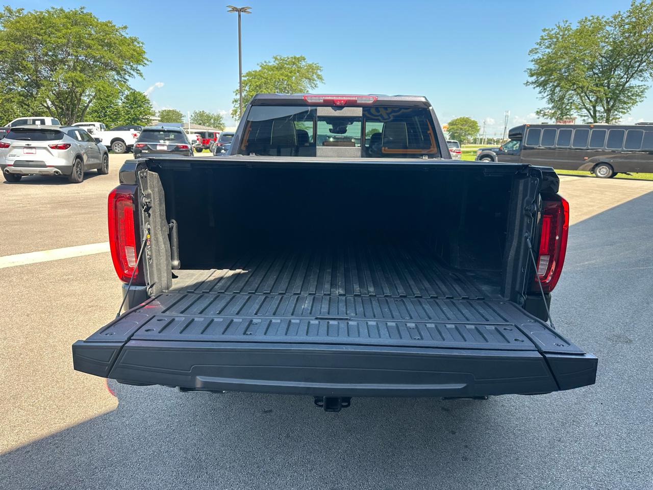 GMC Sierra 1500 Denali Ultimate Crew Cab 4WD 2024