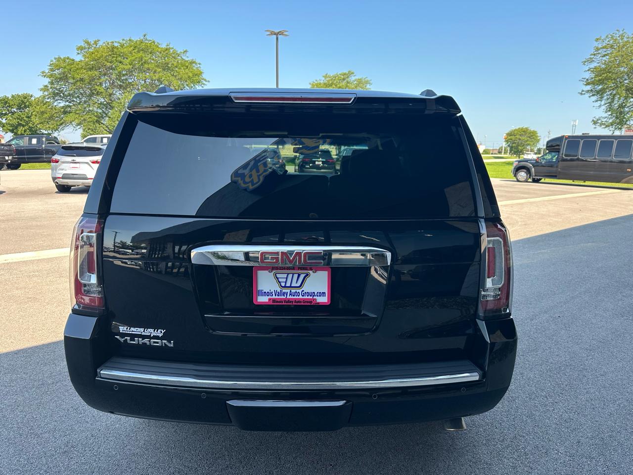 GMC Yukon Denali 4WD 2015