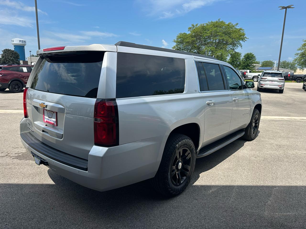 Chevrolet Suburban LT 4WD 2019