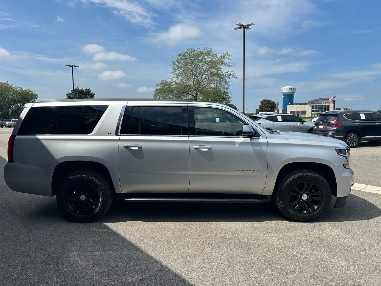 Chevrolet Suburban LT 4WD 2019