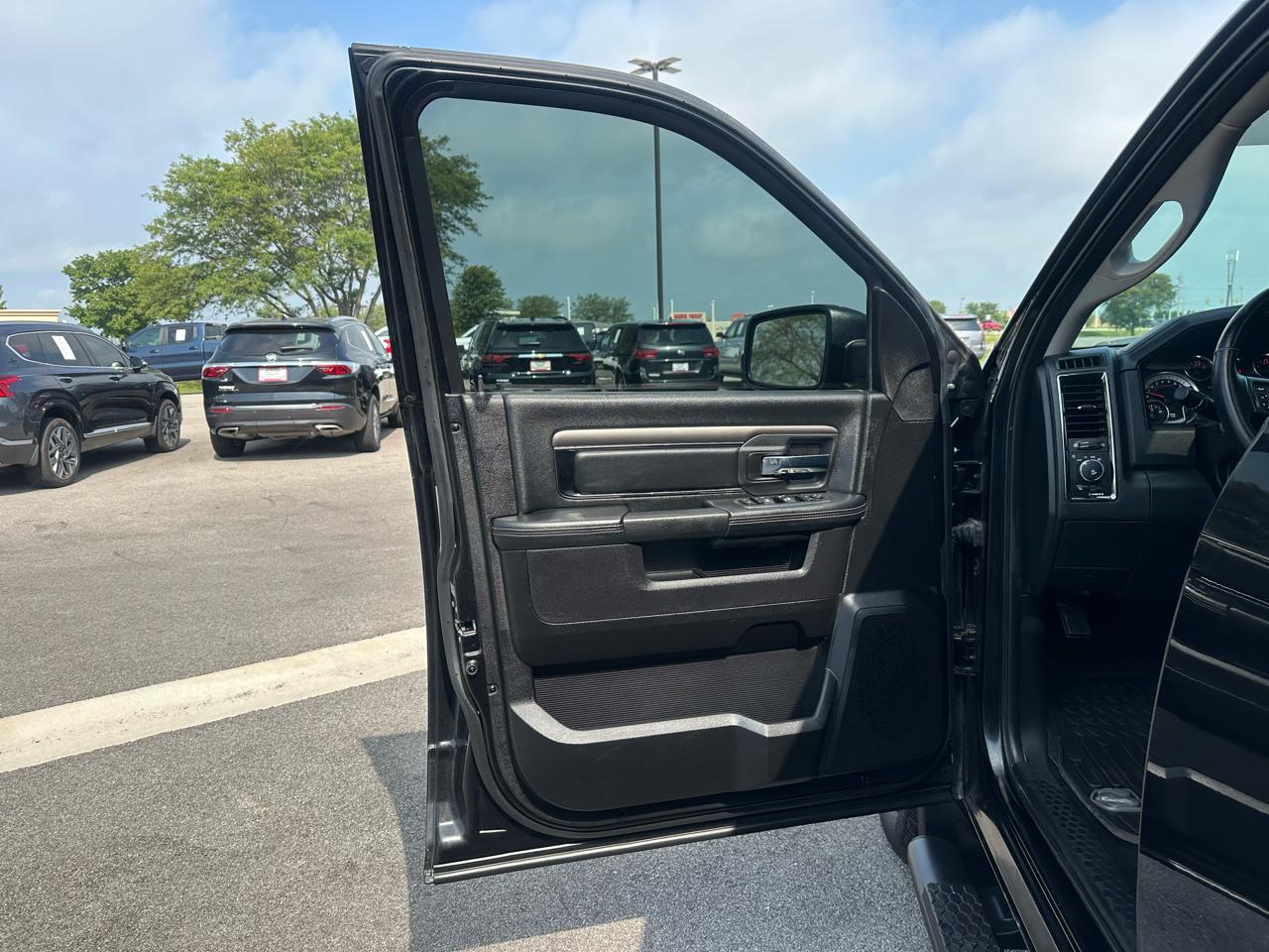 RAM 1500 Sport Crew Cab SWB 4WD 2016