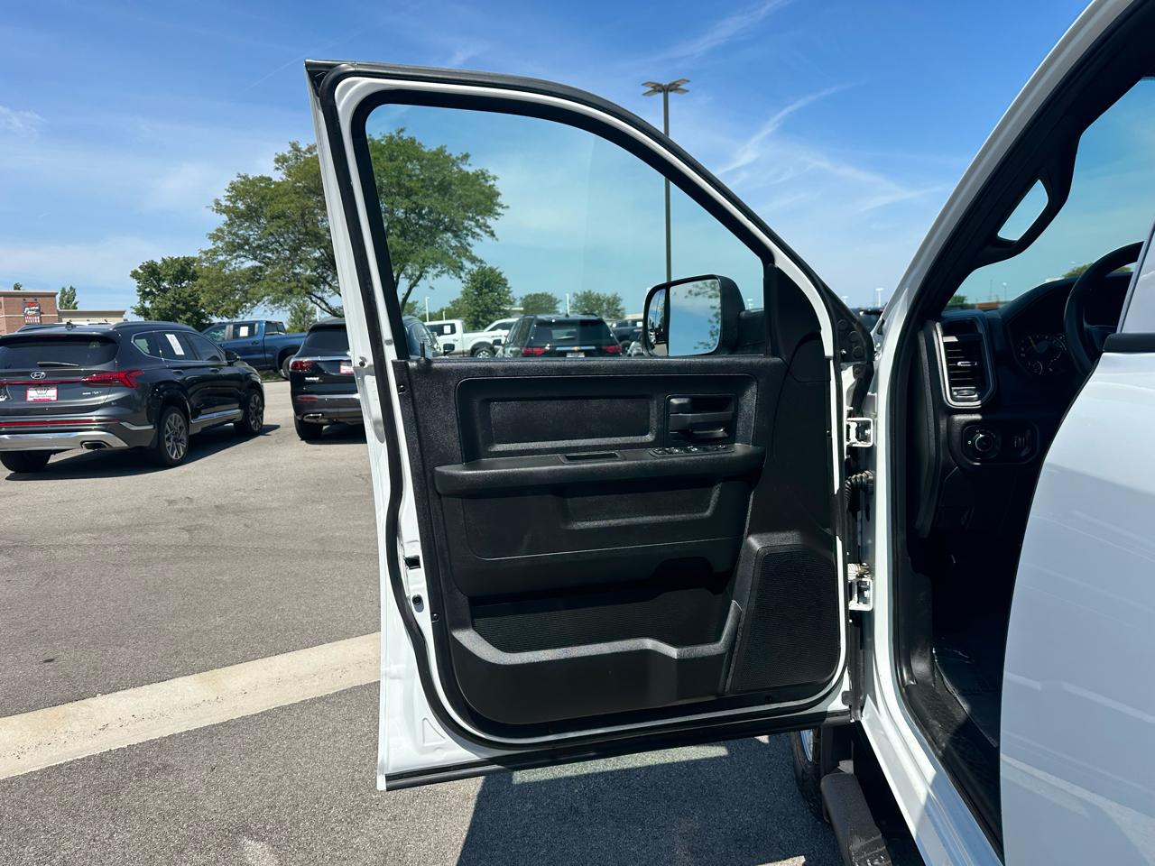 RAM 3500 Tradesman Crew Cab 4WD 2022