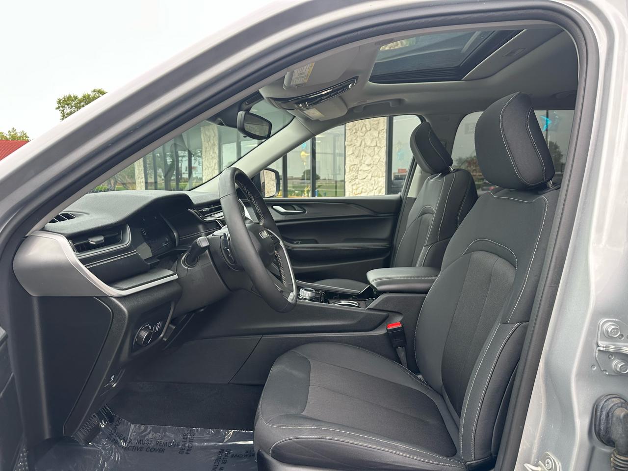 Jeep Grand Cherokee L Laredo 4WD 2023