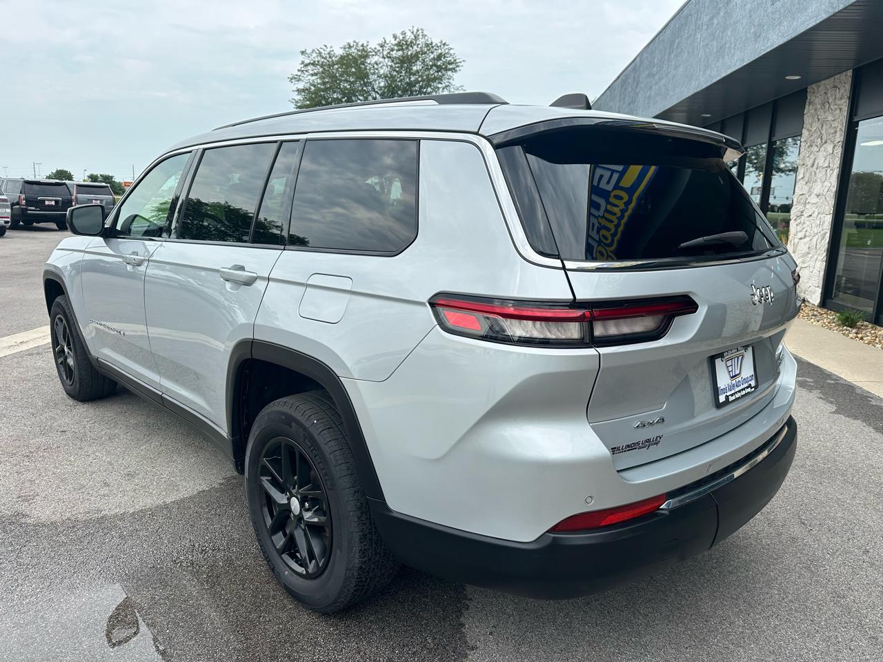 Jeep Grand Cherokee L Laredo 4WD 2023