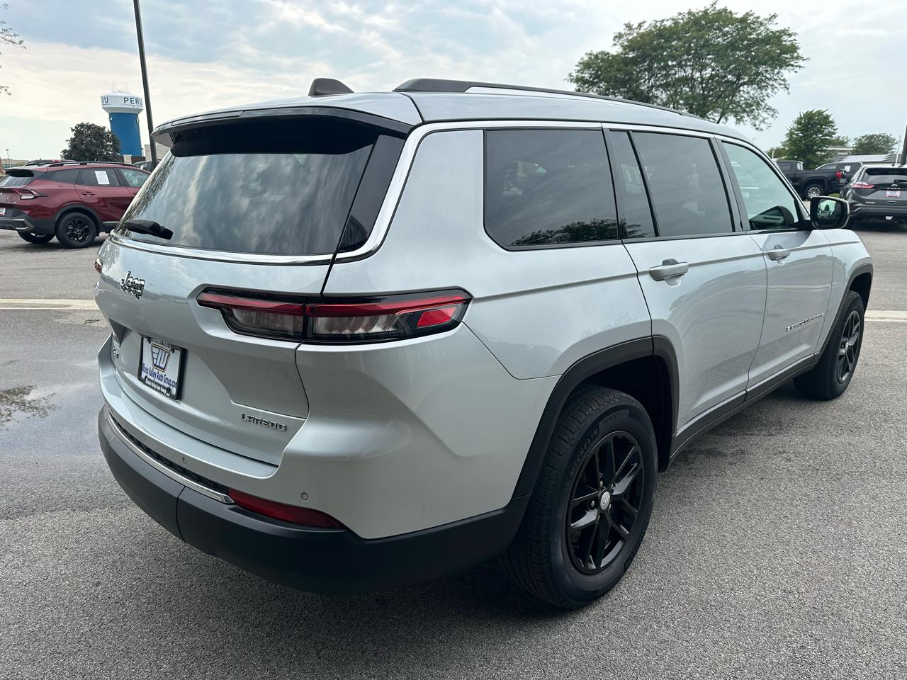 Jeep Grand Cherokee L Laredo 4WD 2023