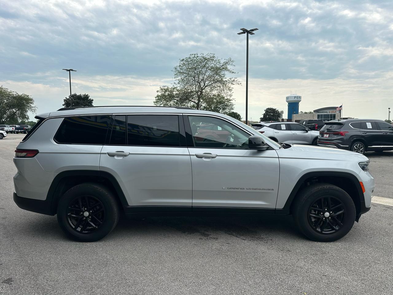 Jeep Grand Cherokee L Laredo 4WD 2023