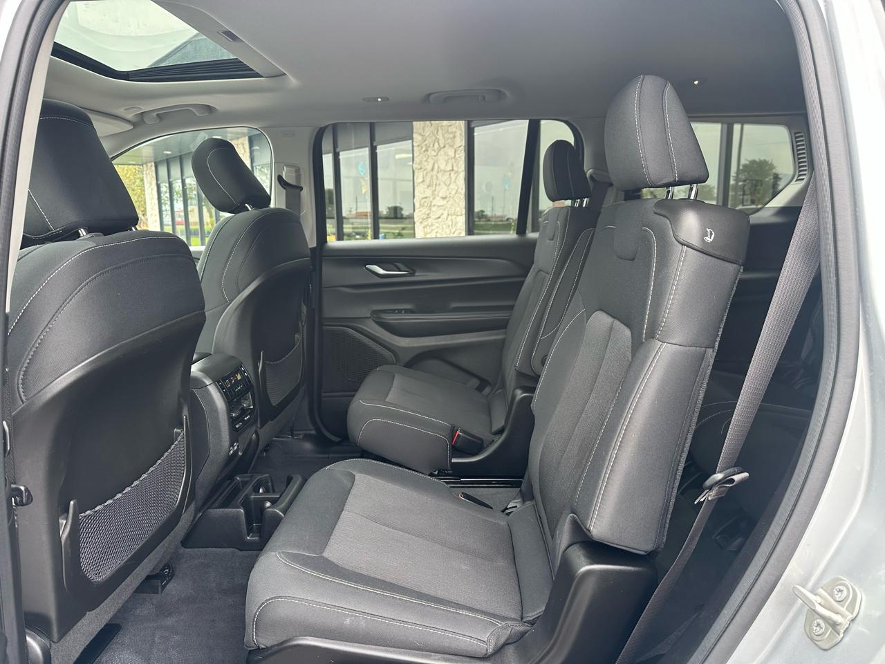 Jeep Grand Cherokee L Laredo 4WD 2023